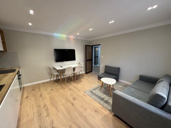 Tirane, jepet me qera apartament 1+1 Kati 2, 600 € 