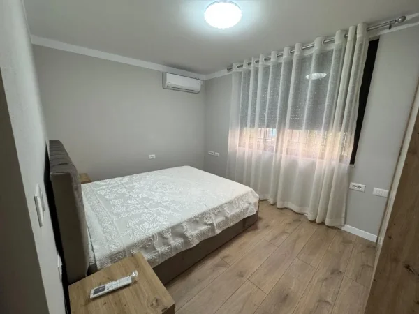 Tirane, jepet me qera apartament 1+1 Kati 2, 600 € 