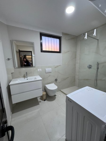 Tirane, jepet me qera apartament 1+1 Kati 2, 600 € 