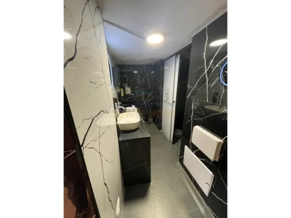 Tirane, shes ambjent biznesi Kati 0, 86 m² 210.000 € 