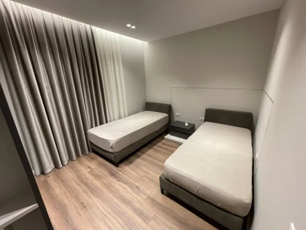 Tirane, jepet me qera apartament 2+1 Kati 7, 700 € 