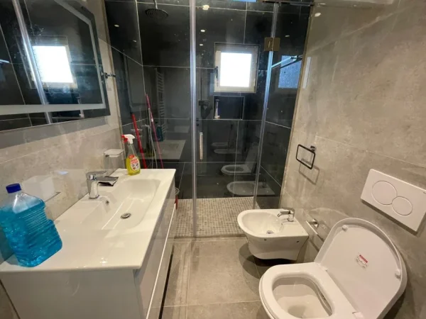 Tirane, jepet me qera apartament 2+1 Kati 7, 700 € 