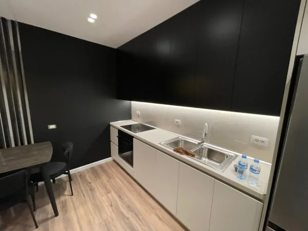 Tirane, jepet me qera apartament 2+1 Kati 7, 700 € 