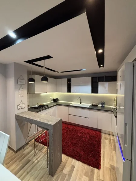 Tirane, jepet me qera apartament 2+1+Ballkon Kati 2, 100 m² 900 € (Mine peza)