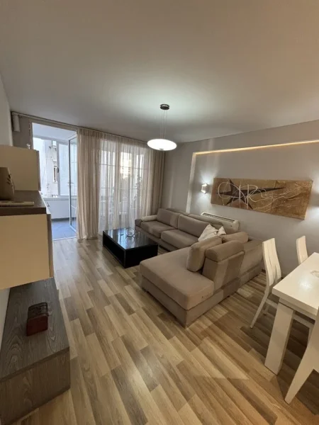 Tirane, jepet me qera apartament 2+1+Ballkon Kati 2, 100 m² 900 € (Mine peza)
