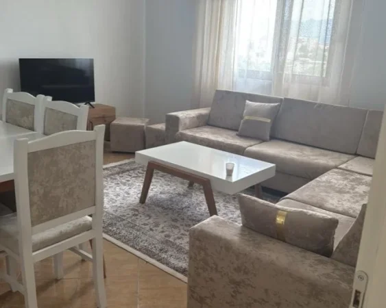 Tirane, jepet me qera apartament 2+1+Aneks+Ballkon Kati 1, 400 € (kashar , casa italia)