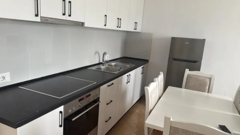 Tirane, jepet me qera apartament 2+1+Aneks+Ballkon Kati 1, 400 € (astir)