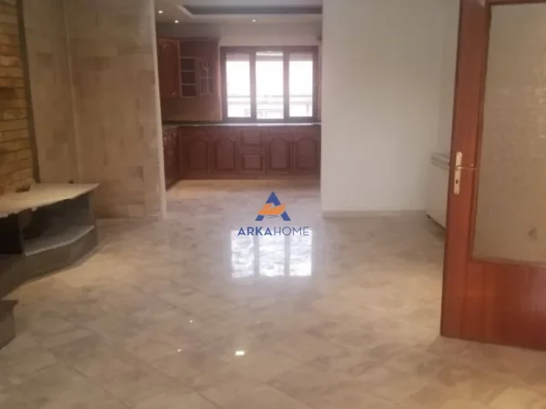 Tirane, jepet me qera apartament 3+1+Ballkon Kati 3, 150 m² 600 € 
