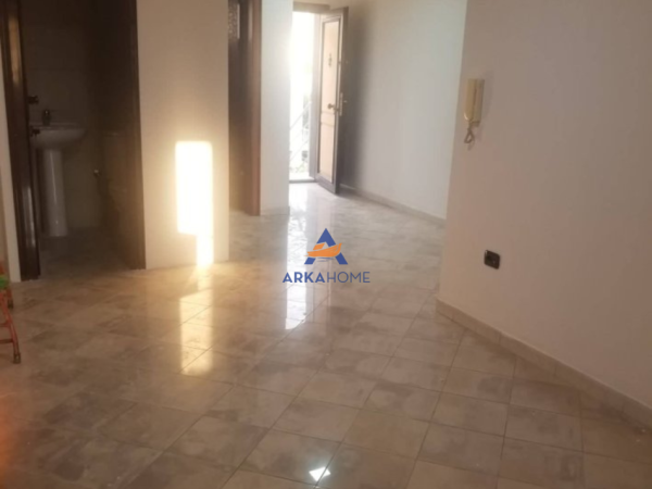Tirane, jepet me qera apartament 3+1+Ballkon Kati 3, 150 m² 600 € 