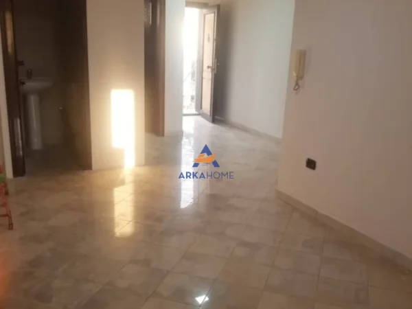 Tirane, jepet me qera apartament 3+1+Ballkon Kati 3, 150 m² 600 € 