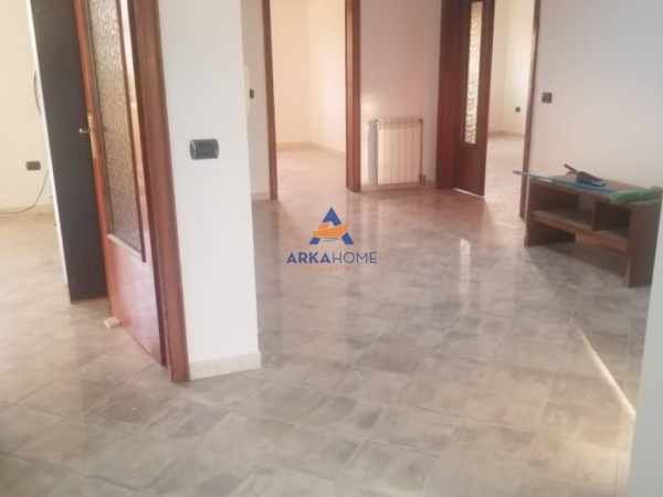 Tirane, jepet me qera apartament 3+1+Ballkon Kati 3, 150 m² 600 € 