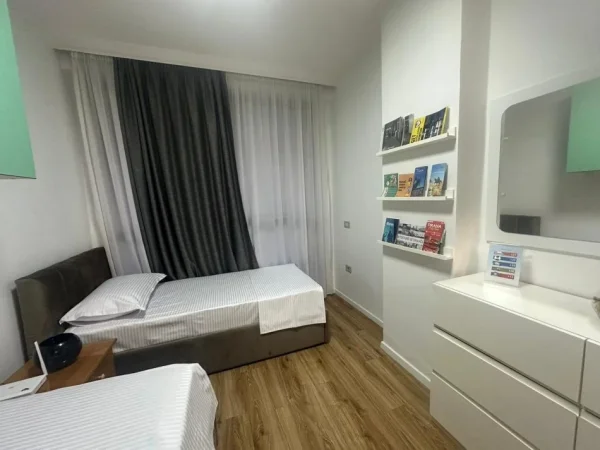 Tirane, jepet me qera apartament 1+1 , 100 m² 800 € (ruga e kavajes)
