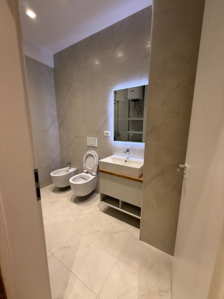 Tirane, jepet me qera apartament 1+1+Ballkon Kati 2, 60 m² 450 € (Residenca Oxa Fresk)