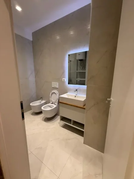 Tirane, jepet me qera apartament 1+1+Ballkon Kati 2, 60 m² 450 € (Residenca Oxa Fresk)