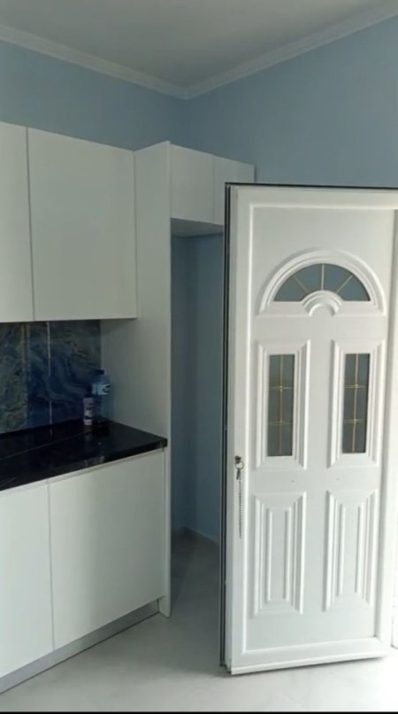 Jepet me Qira Hyrje 1+1 tek Sanatorium, Sauk i Vjetër,  400 €uro