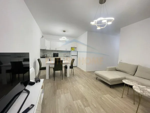 Tirane, jepet me qera apartament 1+1+Ballkon Kati 2, 73 m² 800 € (Kompleksi Fz)