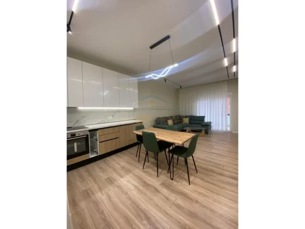 Tirane, shitet apartament 2+1+Ballkon Kati 1, 112 m² 256.000 € 