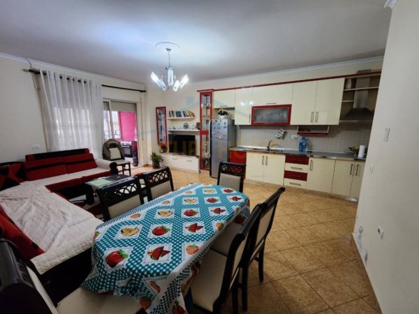 Tirane, shitet apartament 2+1+Ballkon Kati 1, 92 m² 230.000 € (KOPEHTI ZOOLOGJIK)