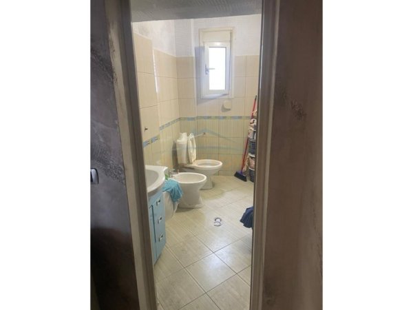 Tirane, jepet me qera zyre Kati 3, 44 m² 350 € (Stacioni i Trenit)