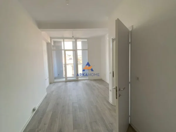 Tirane, jepet me qera apartament 1+1+Ballkon Kati 6, 150 m² 727 EURO