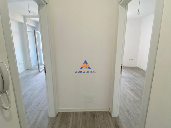 Tirane, jepet me qera apartament 1+1+Ballkon Kati 6, 150 m² 727 EURO