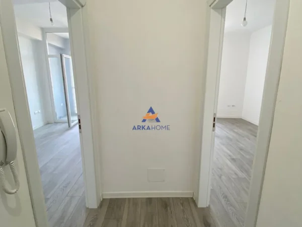 Tirane, jepet me qera apartament 1+1+Ballkon Kati 6, 150 m² 727 EURO