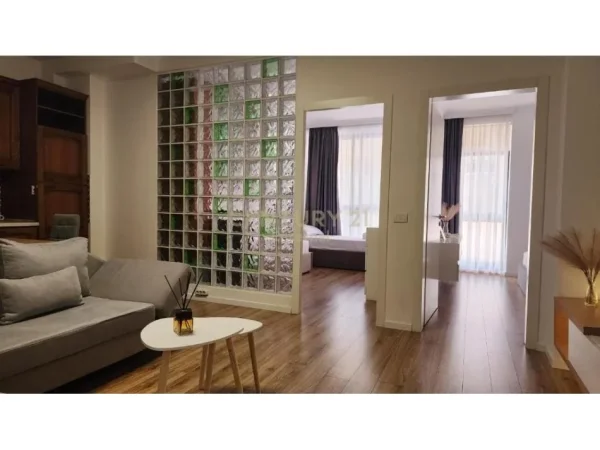 Tirane, jepet me qera apartament 2+1 Kati 2, 80 m² 800 € (Rruga Hime Kolli)