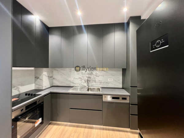 Tirane, jepet me qera  Apartament 3+1+Ballkon Kati 7, 140 m² 1.200 € ( Pazari i Ri, Tiranë)