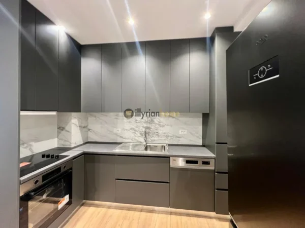 Tirane, jepet me qera  Apartament 3+1+Ballkon Kati 7, 140 m² 1.200 € ( Pazari i Ri, Tiranë)