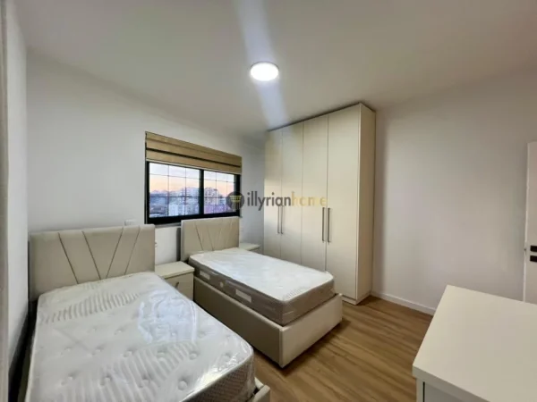 Tirane, jepet me qera  Apartament 3+1+Ballkon Kati 7, 140 m² 1.200 € ( Pazari i Ri, Tiranë)