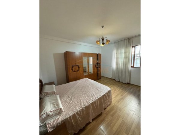 Tirane, jepet me qera apartament 1+1 Kati 1, 62 m² 300 € (Fresku, prane shkolles 9-vjecare Klodian Tanushi.)