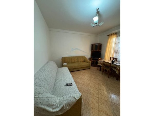 Tirane, jepet me qera apartament 1+1 Kati 1, 62 m² 300 € (Fresku, prane shkolles 9-vjecare Klodian Tanushi.)