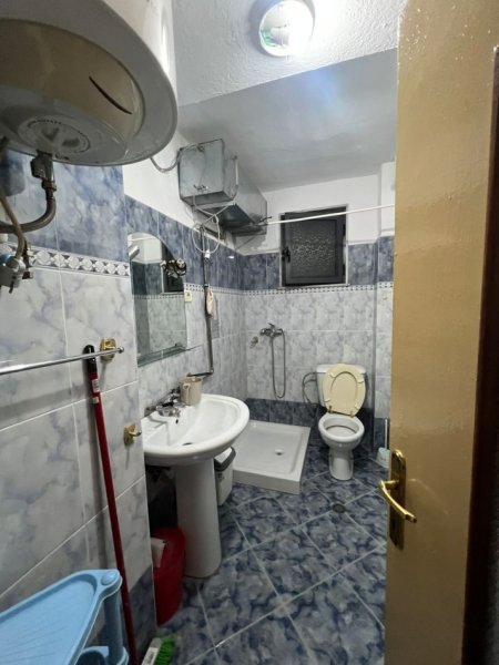 Jepet me Qera Apartament 1+1 në Qendër të Tiranës , Sheshi Skernderbej ,  450 €uro