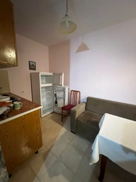 Jepet me Qera Apartament 1+1 në Qendër të Tiranës , Sheshi Skernderbej ,  450 €uro