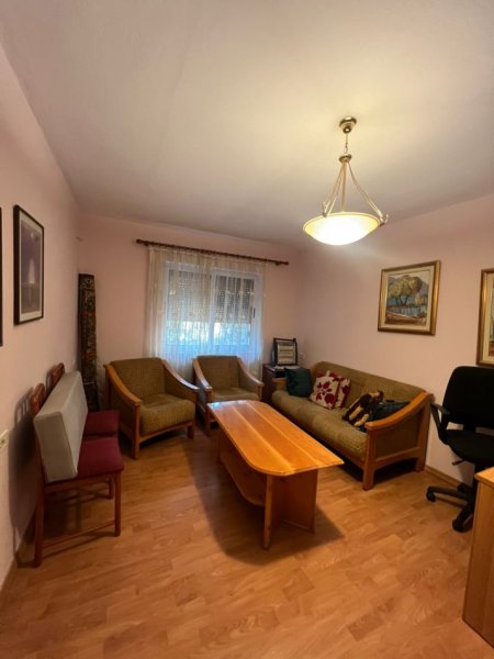 Jepet me Qera Apartament 1+1 në Qendër të Tiranës , Sheshi Skernderbej ,  450 €uro