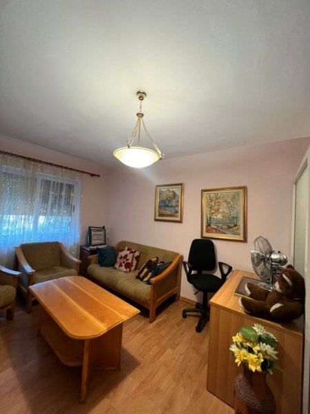 Jepet me Qera Apartament 1+1 në Qendër të Tiranës , Sheshi Skernderbej ,  450 €uro