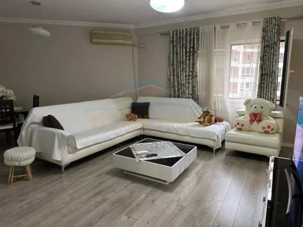 Tirane, shitet apartament 2+1+Ballkon Kati 5, 104 m² 250.000 € (STACIONI TRENIT)