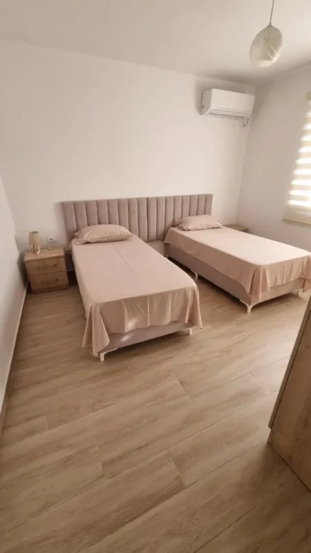 Jepet me Qira Apartament 1+1 Totalisht i Investuar ne Ali Dem pranë Kompleksit Grand,  450 €URO