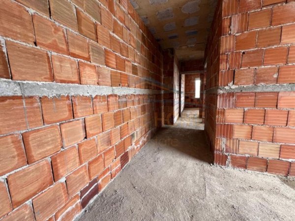 Tirane, shitet apartament 2+1+Ballkon Kati 7, 105 m² 110.000 € (UNIVERS CITY)