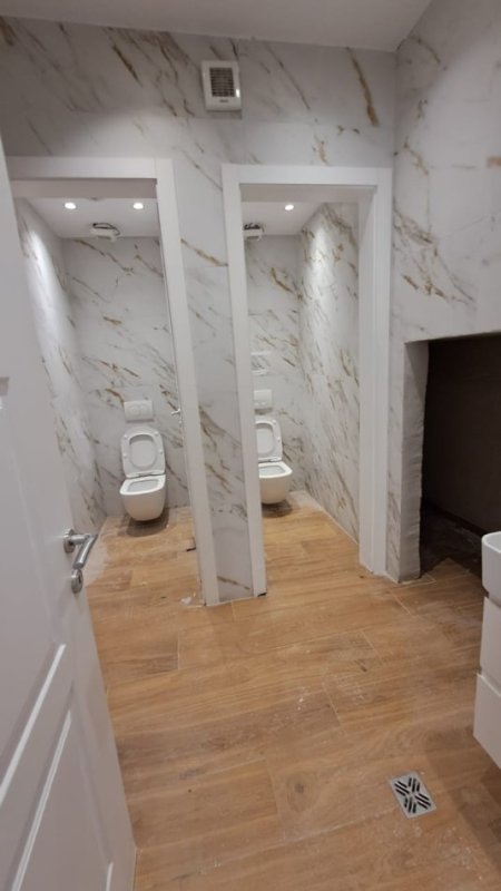 Tirane, jepet me qera dyqan Kati 0, 150 m² 1.500 € 