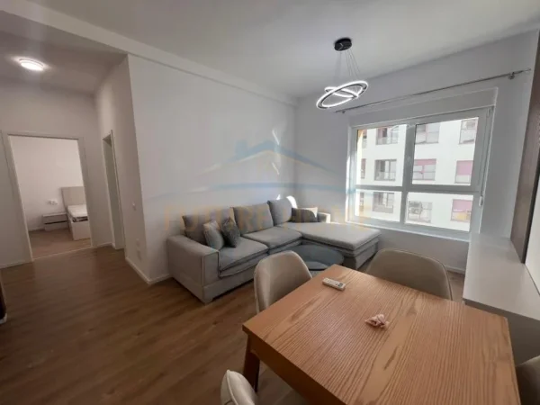 Tirane, jepet me qera apartament 1+1+Ballkon Kati 3, 60 m² 450 € 