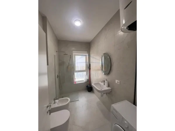 Tirane, jepet me qera apartament 1+1+Ballkon Kati 3, 60 m² 450 € 