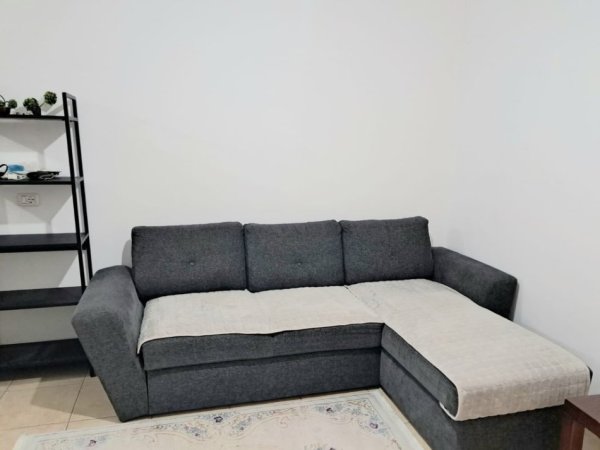 Tirane, jepet me qera apartament 1+1 Kati 4, 40 m² 400 € (Unaza e Re)