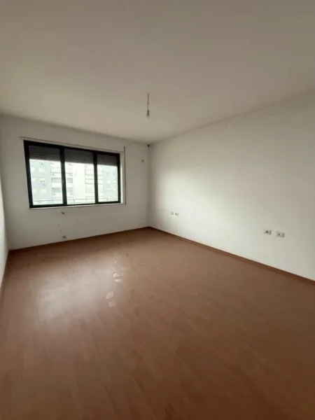 Tirane, shitet apartament 2+1+Ballkon , 124 m² 230.009 € (Mbikalimi i Kristalit, Komuna e Parisit)