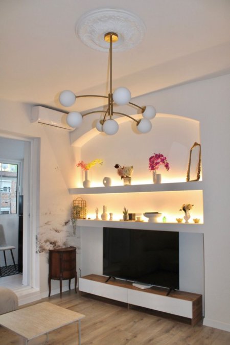 Tirane, shitet apartament 2+1+Ballkon , 70 m² 250.009 € (Blloku, Pallatet Agimi)