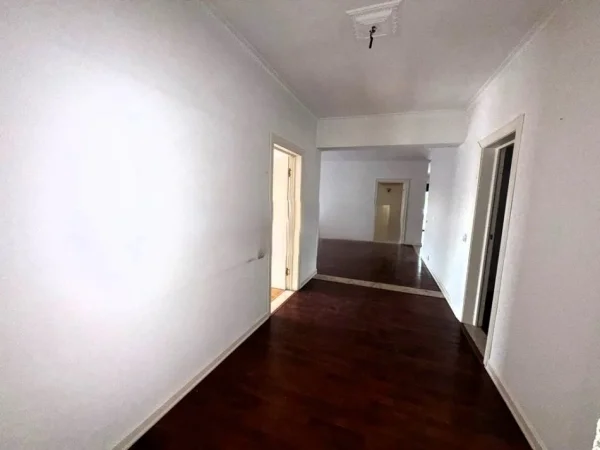 Tirane, jepet me qera zyre Kati 10, 450 m² 5.000 € (AIR ALBANIA)