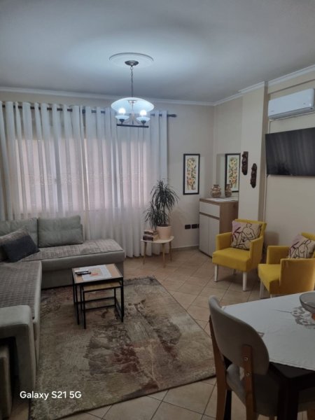 Tirane, jepet me qera apartament 1+1+Ballkon Kati 2, 75 m² 610 € (Shkolla e Baletit/Rr.Petro Nini Luarasi)