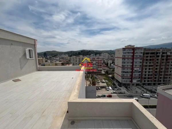 Vlore, shitet apartament 2+1+Ballkon Kati 10, 123 m² 135.000 € (Rruga Gjergj Kastrioti)