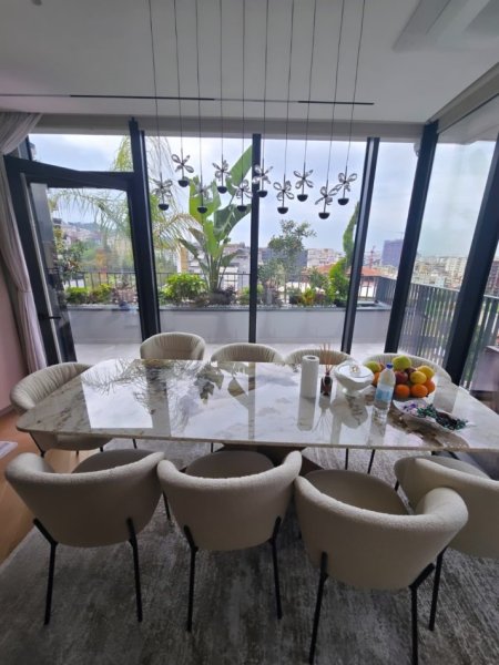 Tirane, shitet apartament 3+1 , 215 m² (Lake View)