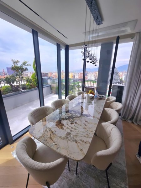 Tirane, shitet apartament 3+1 , 215 m² (Lake View)